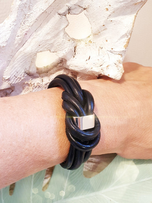 Lederarmband mit Knoten aus schwarzem Nappaleder