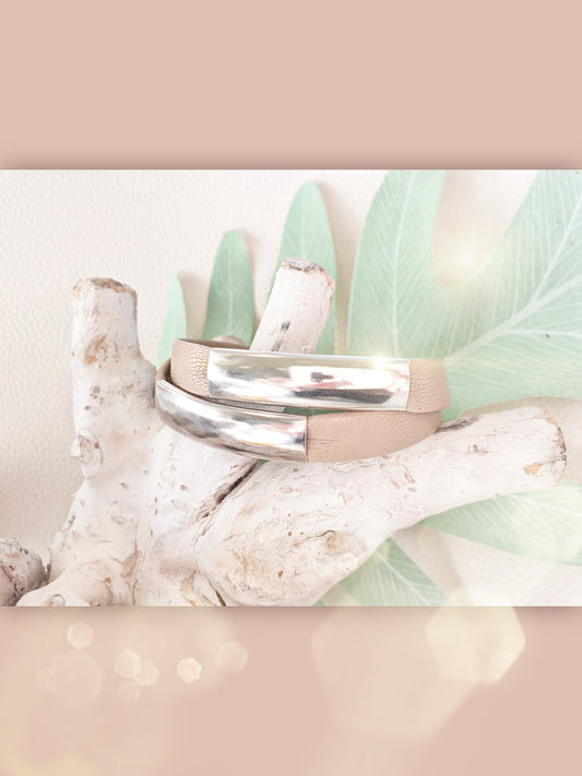 Lederarmband doppelt in Helltaupe mit Edelstahlelementen