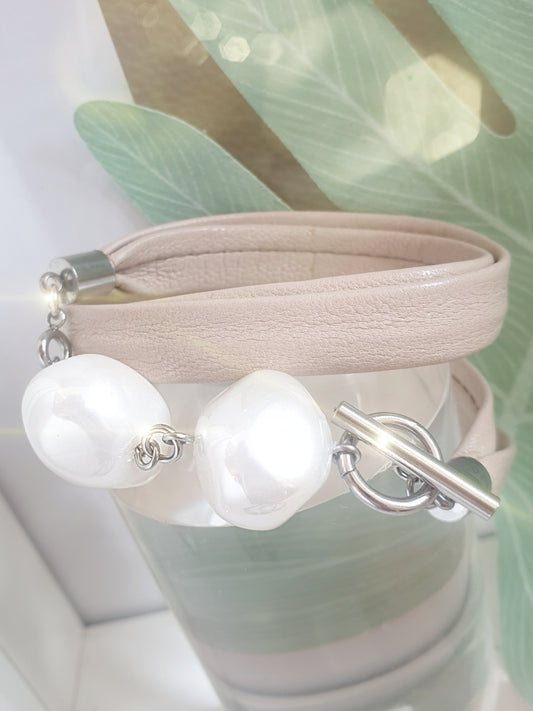 Wickelarmband aus Leder mit großen Perlen