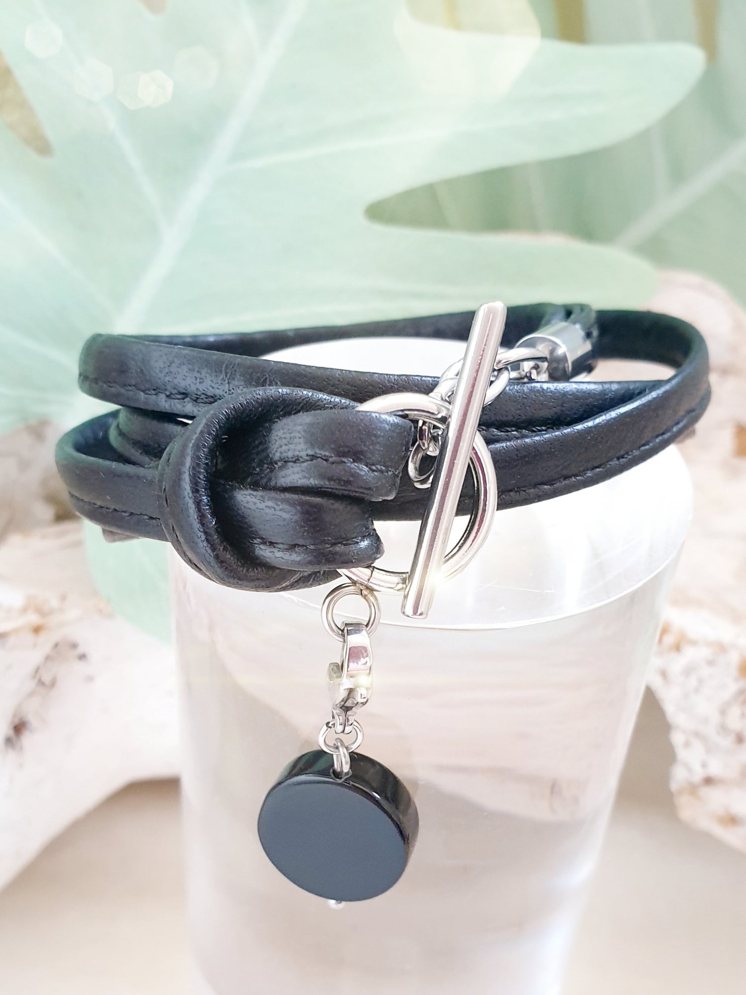 Lederarmband Wickelarmband aus Leder in SCHWARZ mit Onyx Anhänger