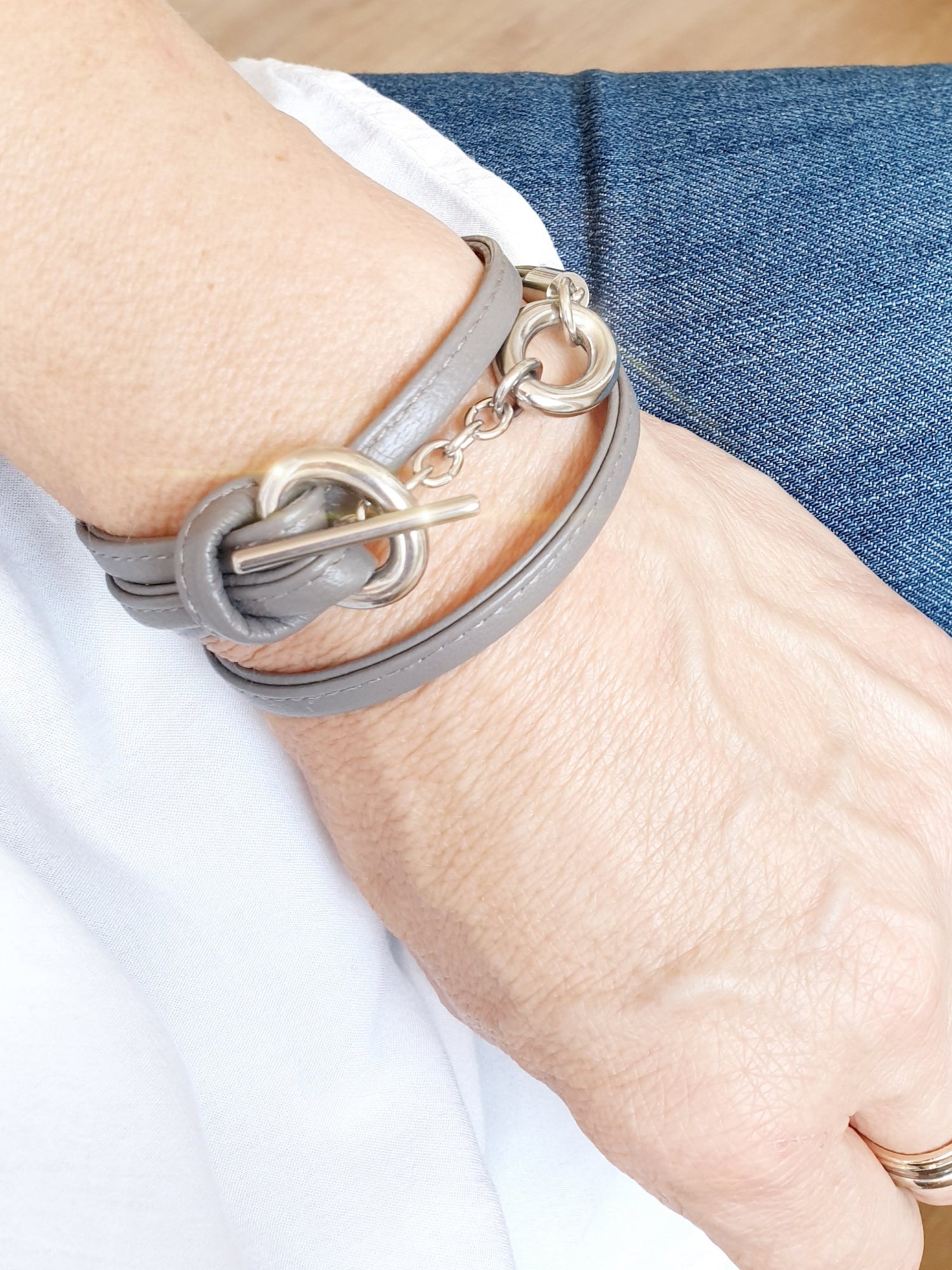 Lederarmband zum Wickeln in Taupe