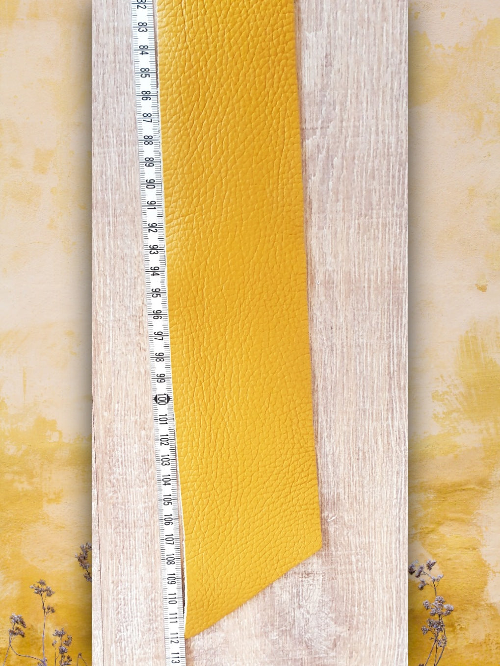 Breiter Leder-Gürtel in Gelb Detail