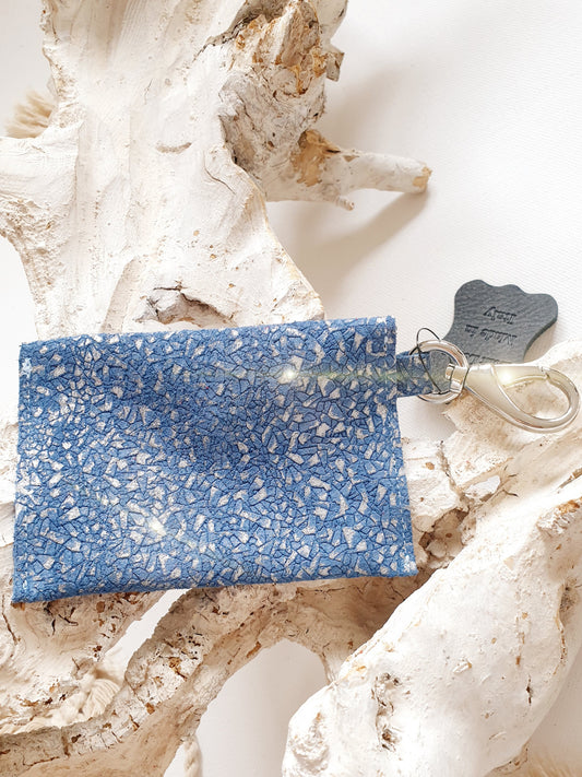 Minibag Taschenanhänger aus Leder mit Prägung blau silber