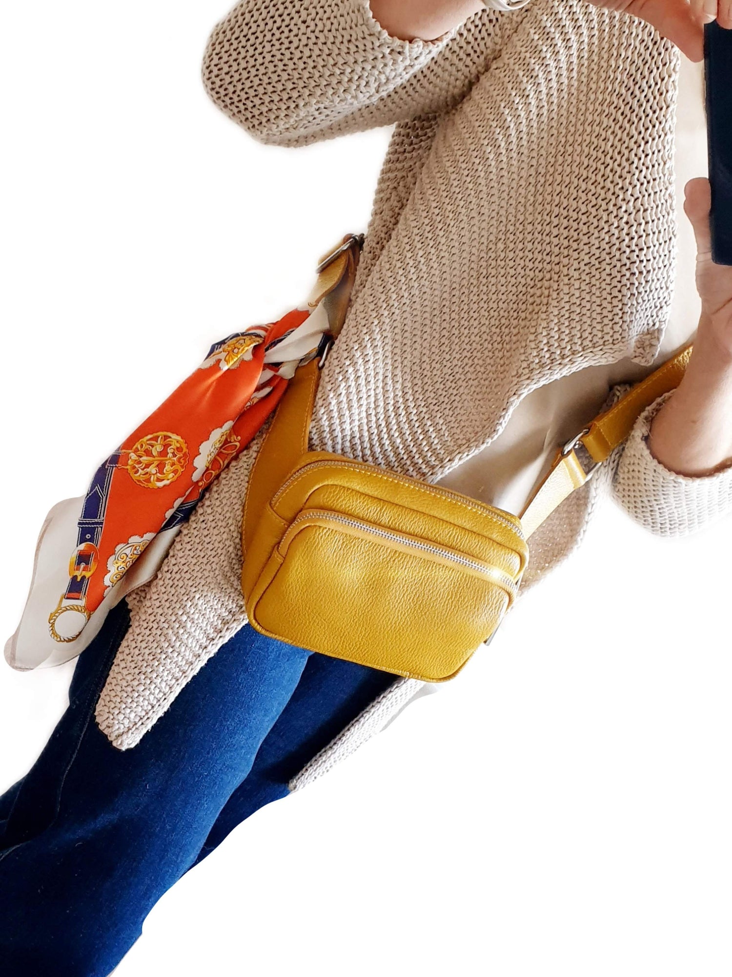 Nickituch Orange Blau Gelb an Tasche in Gelb