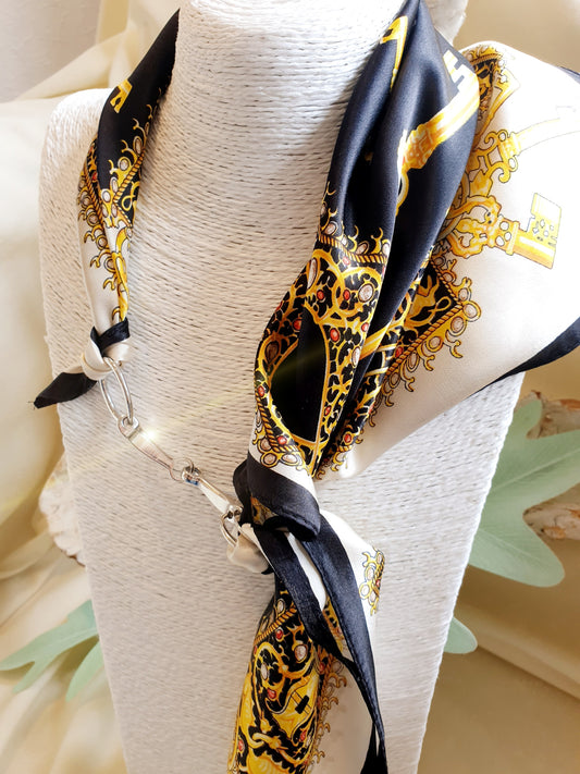 Nickituch aus Seide mit Schlüssel Muster in schwarz und goldgelb