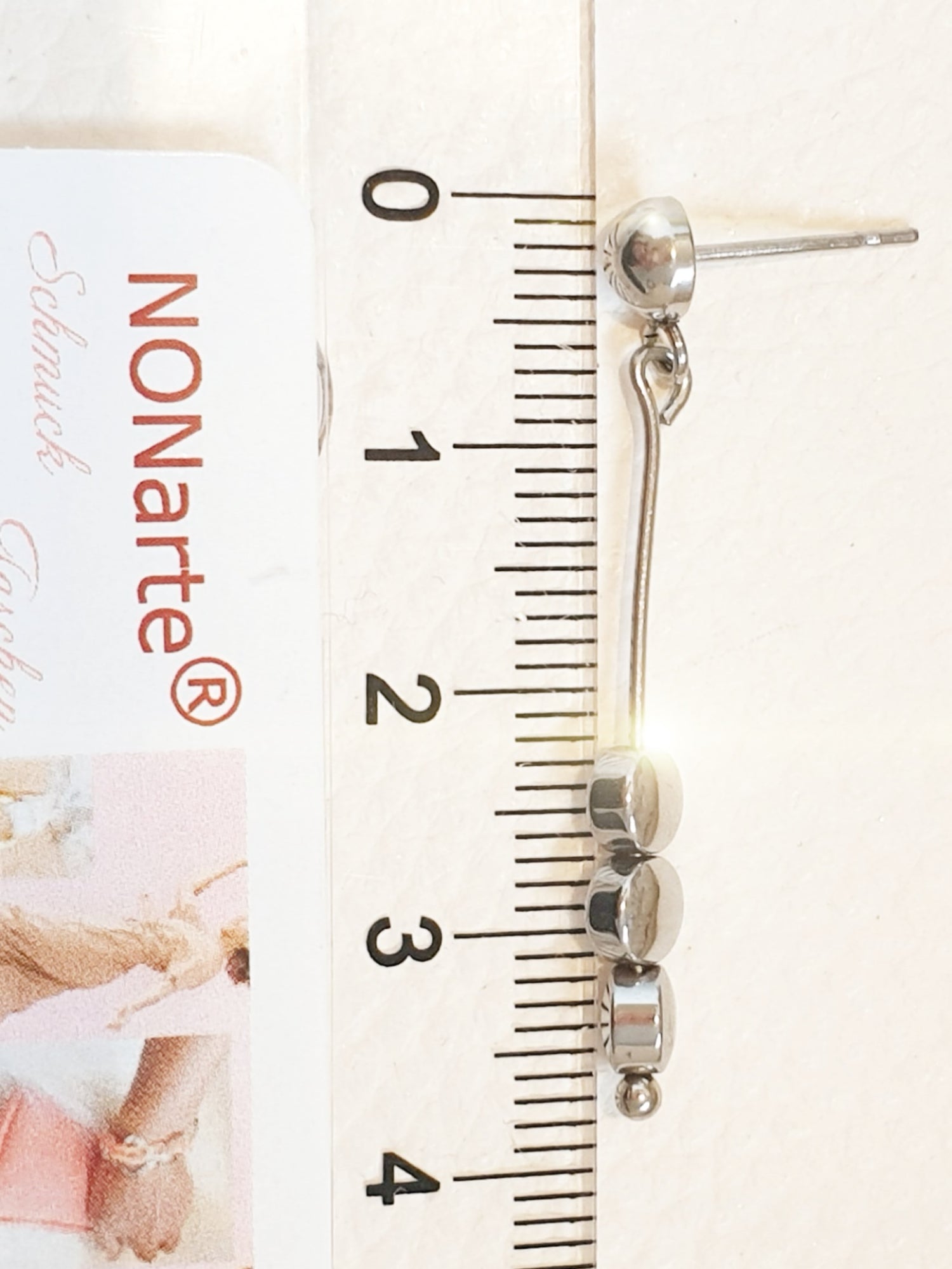 Zierliche, lange Ohrstecker mit Hämatit Steinen in Silber
