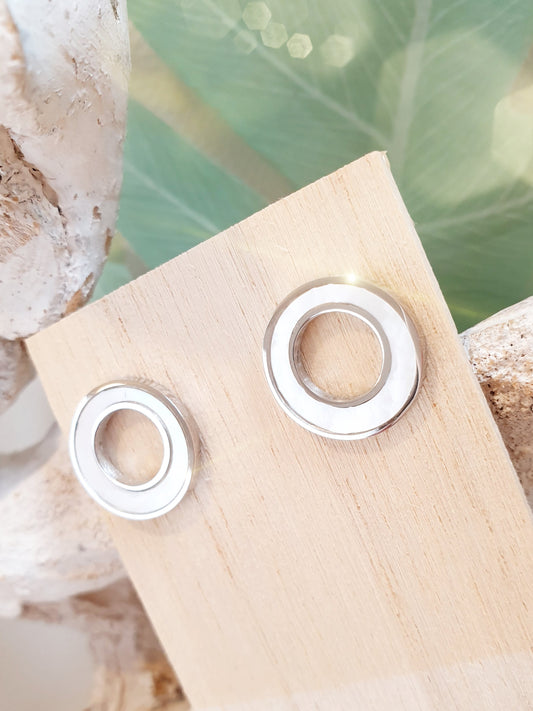Runde Ohrstecker mit Perlmutt