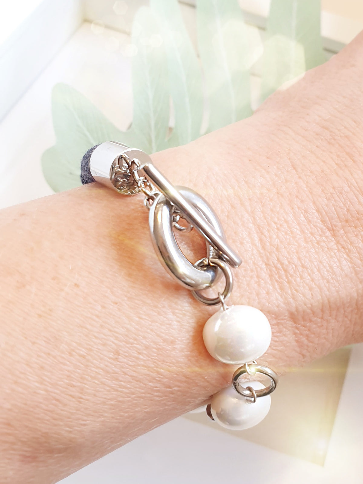 Armband mit großen Perlen und Jeans Knebelverschluss