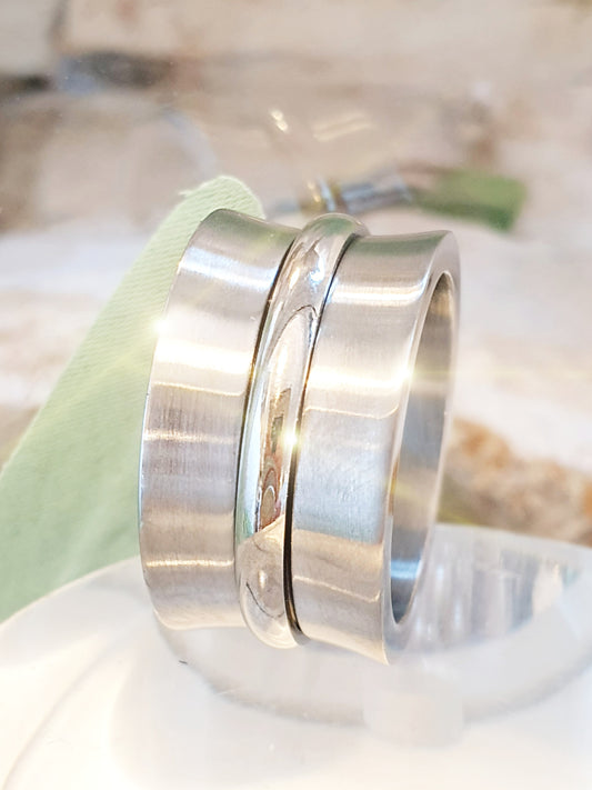 Breiter Edelstahlring matt mit glänzendem Spiel Ring