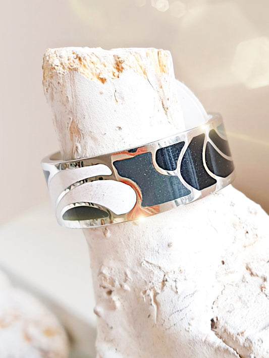 Ring aus Edelstahl mit Emaille Muster