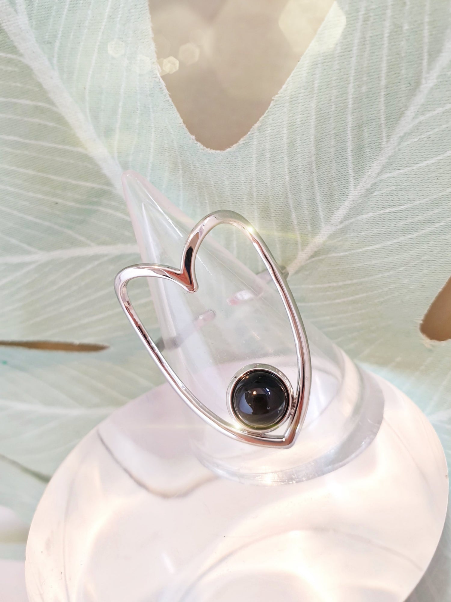 Edelstahl-Ring mit Herz und schwarzem Stein