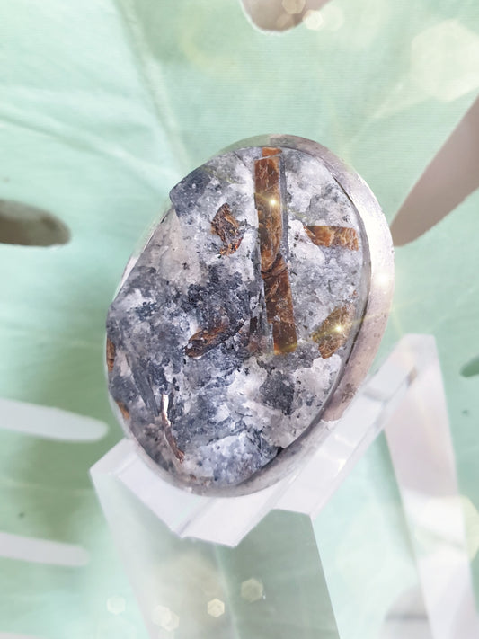 Sterlingsilberring mit großem ovalem Astrophyllit