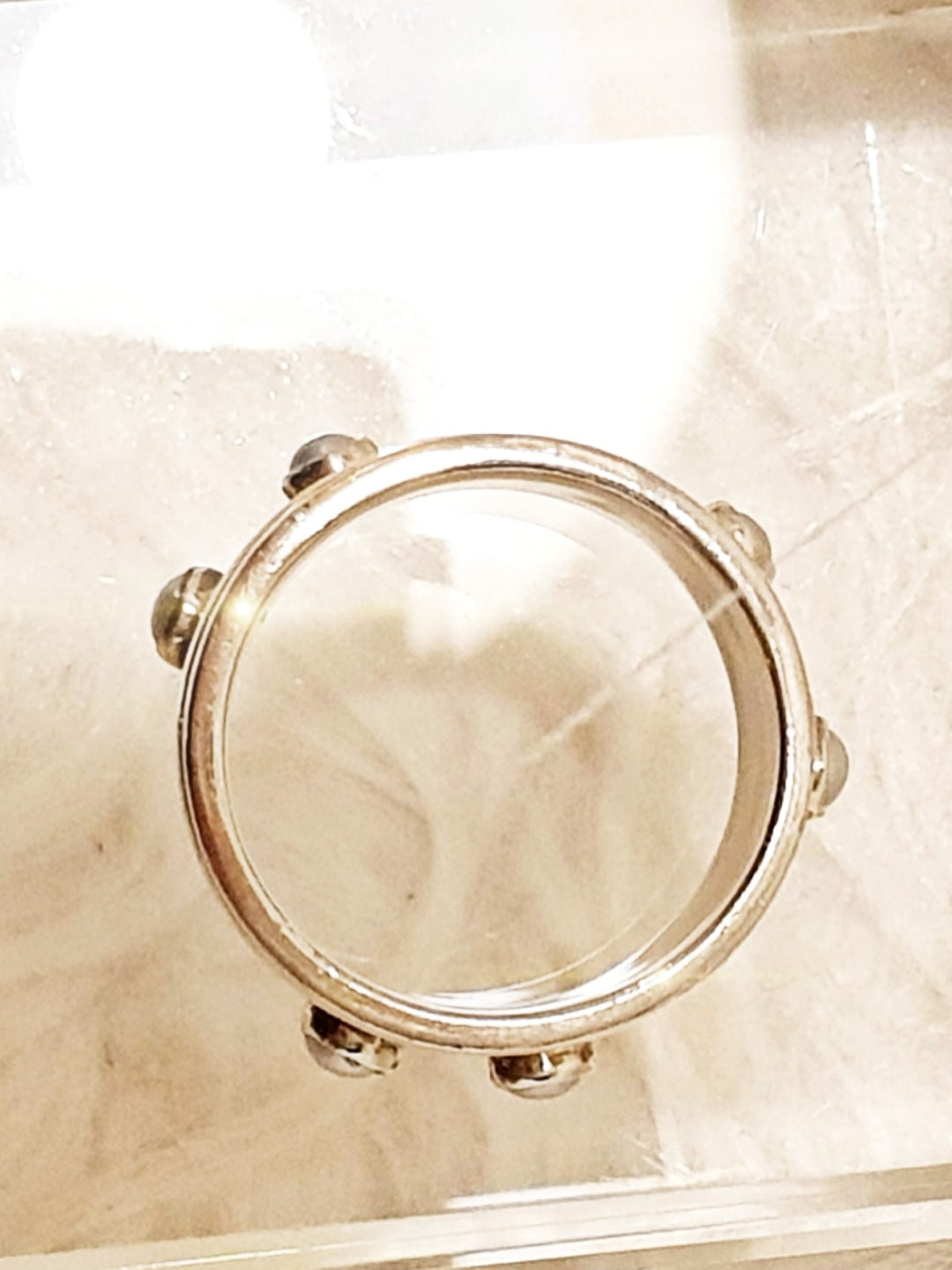 Beweglicher Sterlingsilber Ring mit kleinen Süßwasserperlen