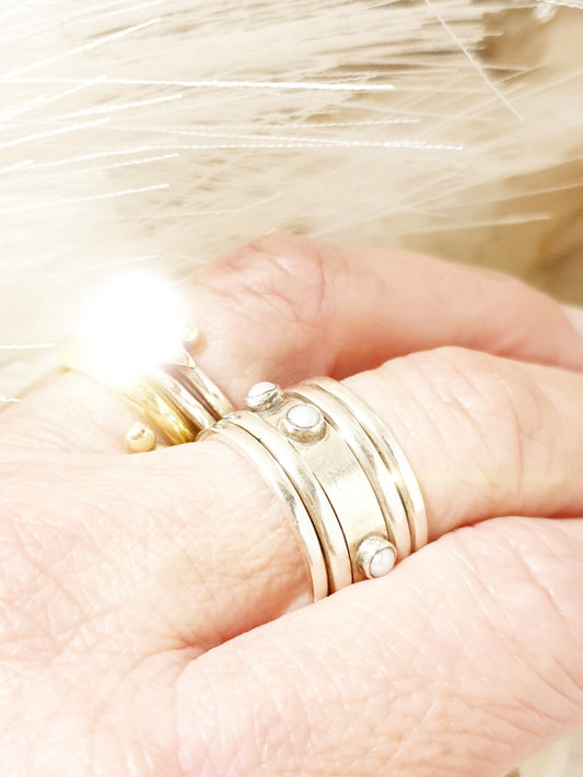 Beweglicher Sterlingsilber Ring mit kleinen Süßwasserperlen