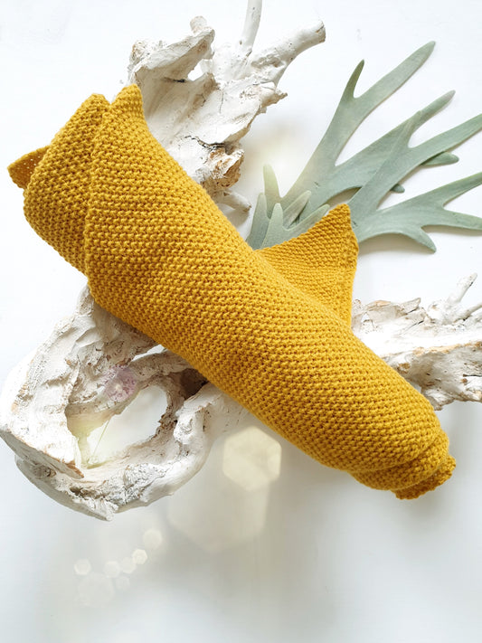 schal-dreieck-strick-gelb