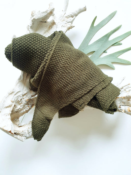 schal-dreieck-strick-olivgrün