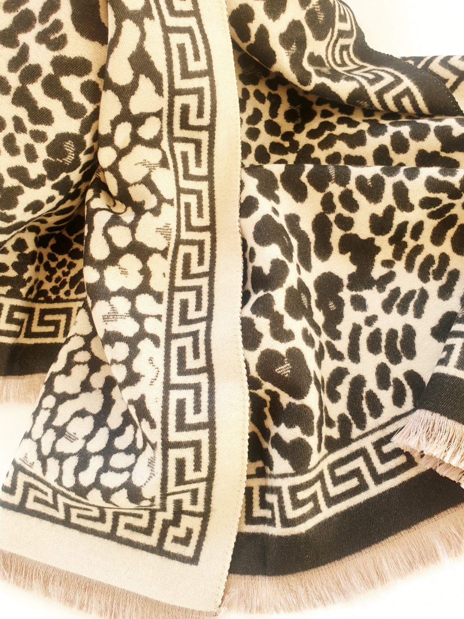 schal-leo-schwarz-beige-viskose-1