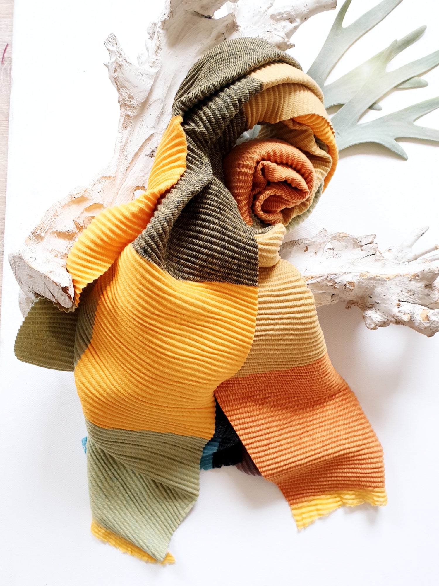 schal-rippen-bunt-gelb-türkis-1