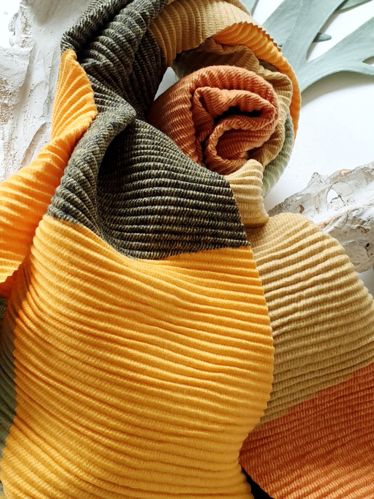 schal-rippen-bunt-gelb-türkis-1