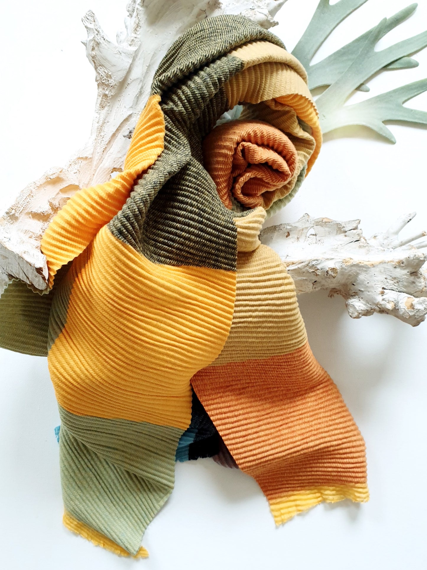 schal-rippen-bunt-gelb-türkis-1