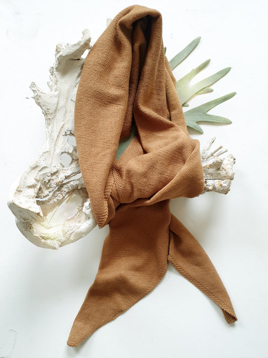 schal-strick-dreieck-camel-1