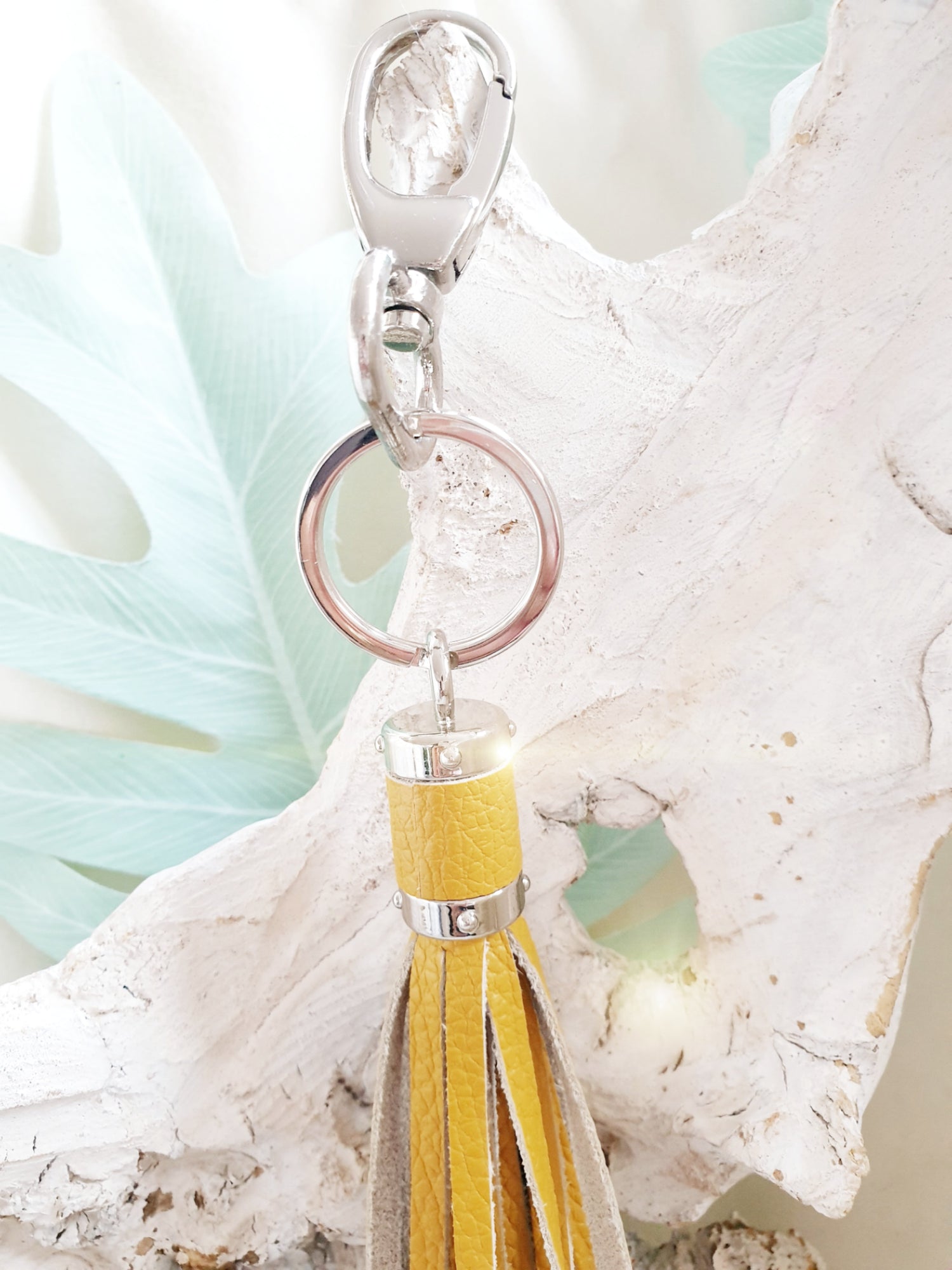 Schlüsselanhänger, Taschenanhänger aus Leder in Gelb
