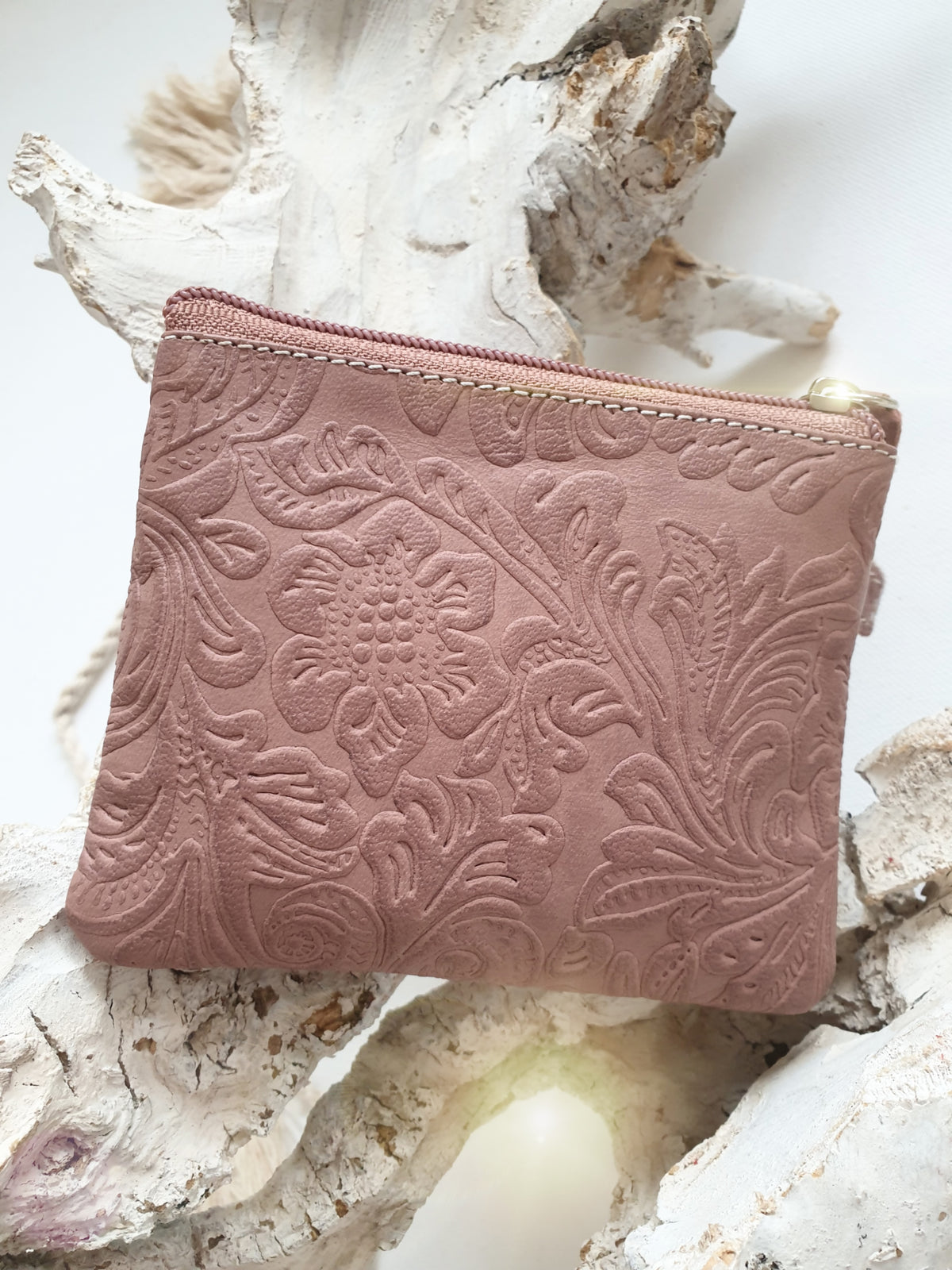 Schlüsselmäppchen Schlüsselanhänger aus Leder in altrosa mit Blumen Prägung