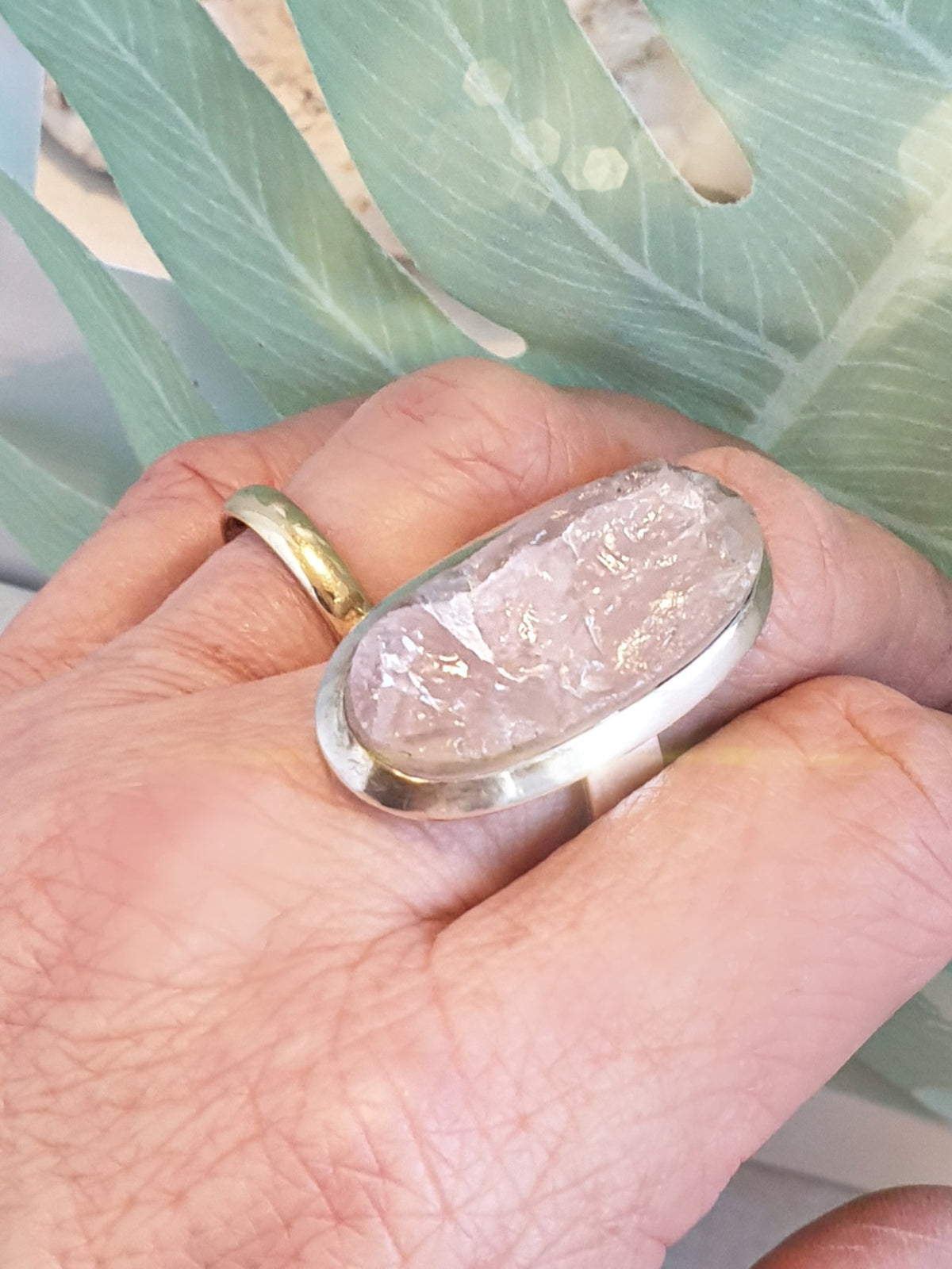 Sterlingsilberring mit großem Rosenquarz