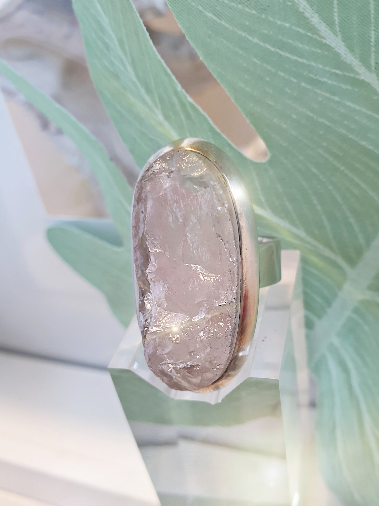 Sterlingsilberring mit großem Rosenquarz