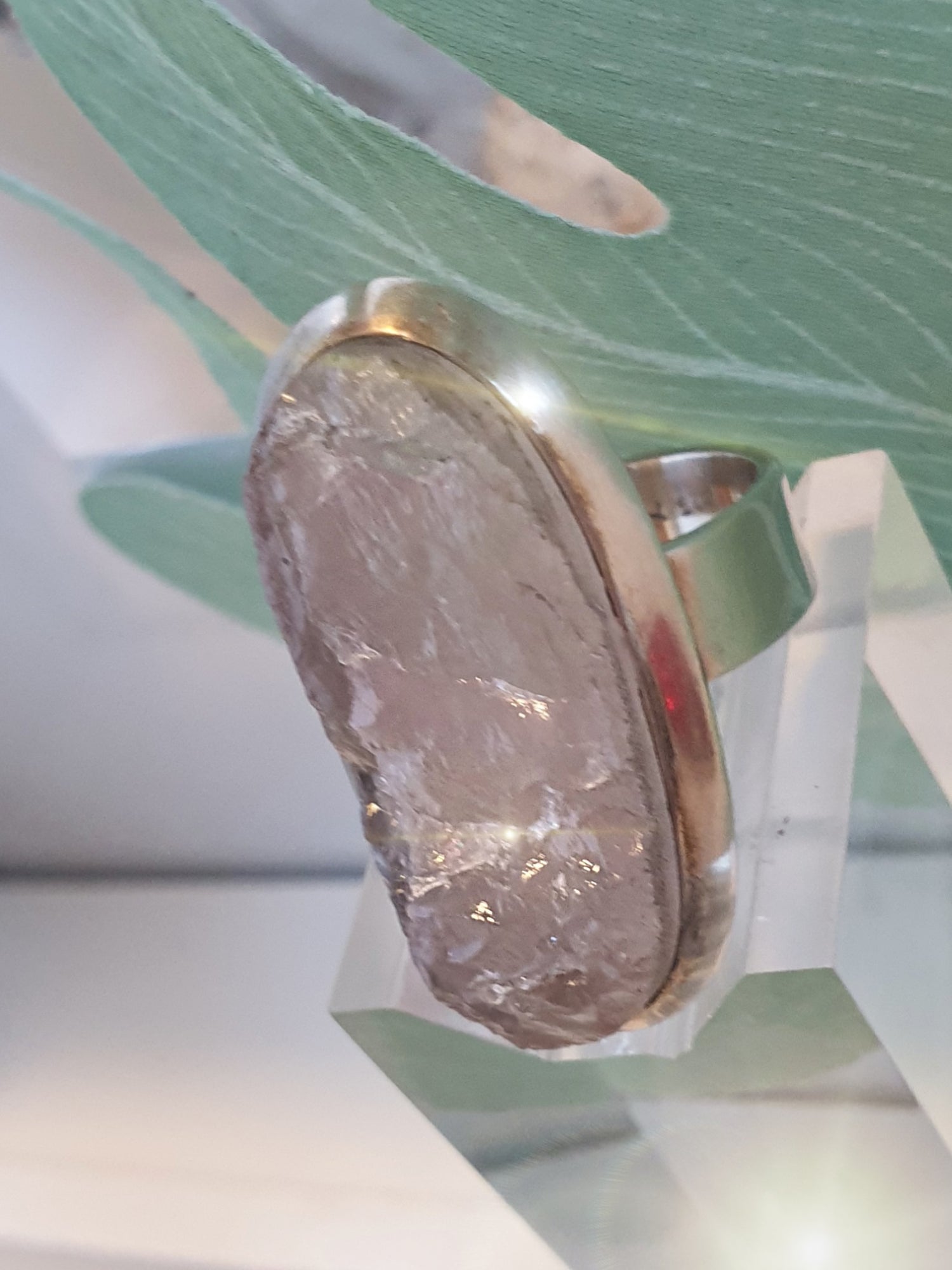 Sterlingsilberring mit großem Rosenquarz