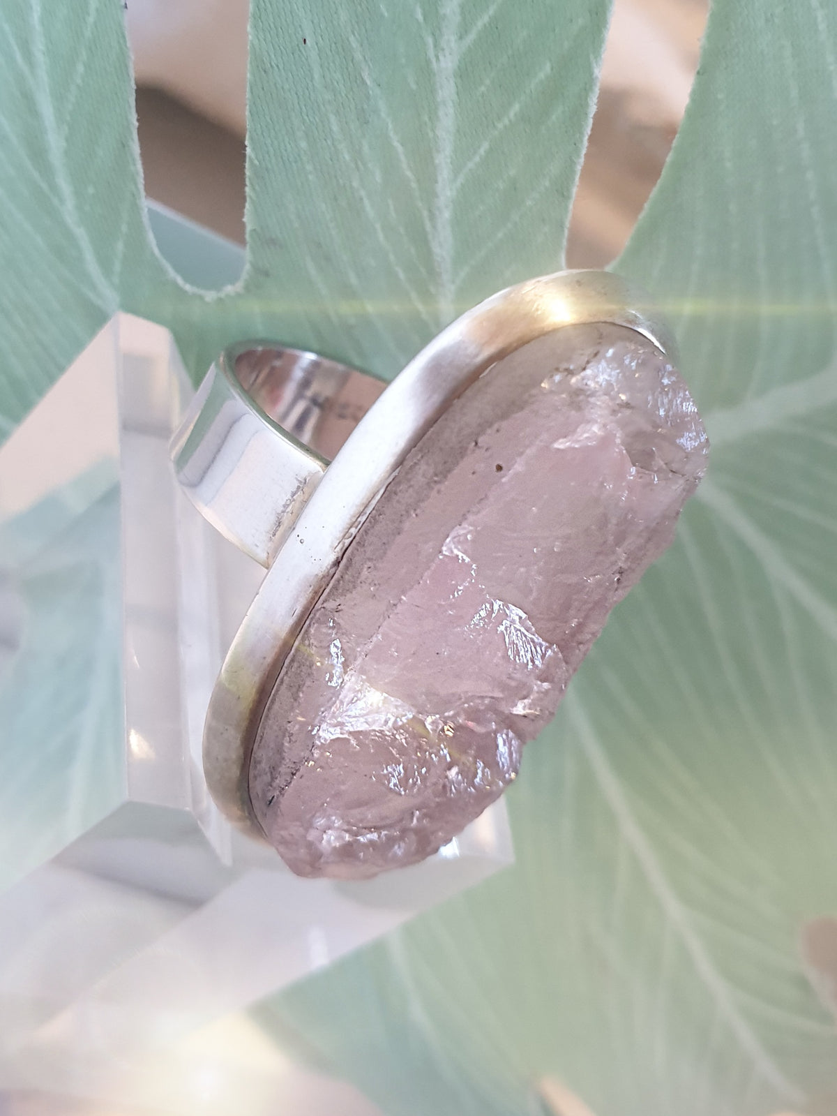 Sterlingsilberring mit großem Rosenquarz