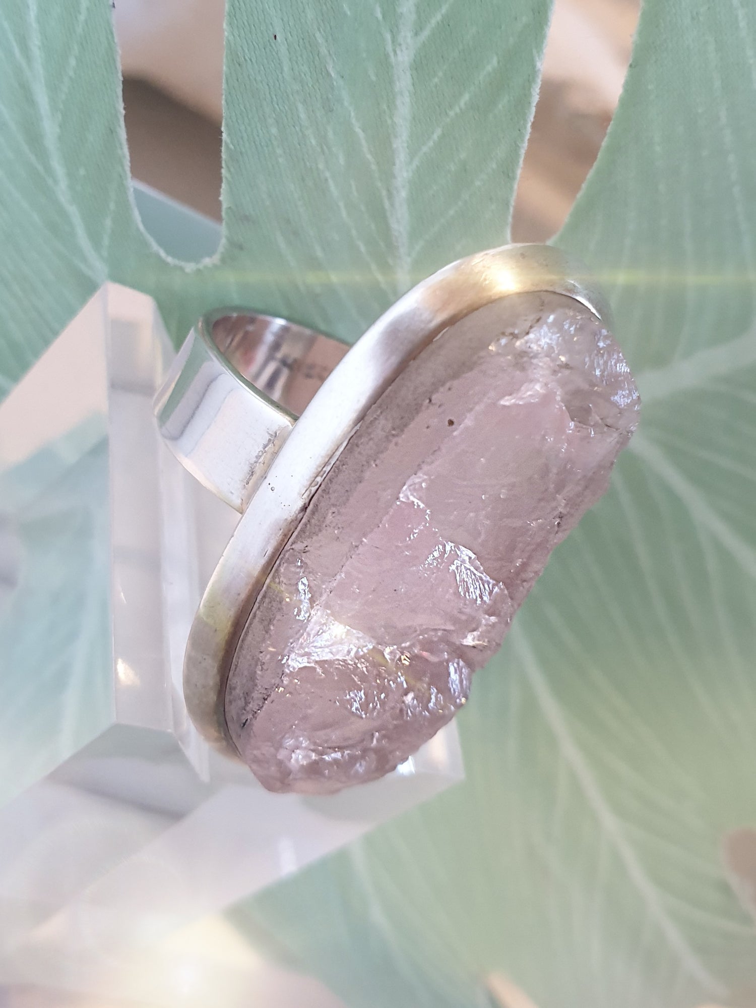 Sterlingsilberring mit großem Rosenquarz