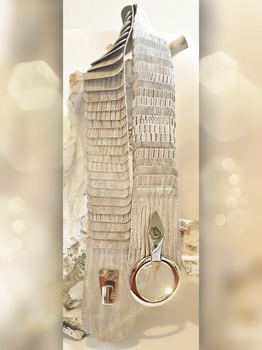 Stretchgürtel aus Kunstleder mit Krokomuster in Grau taupe