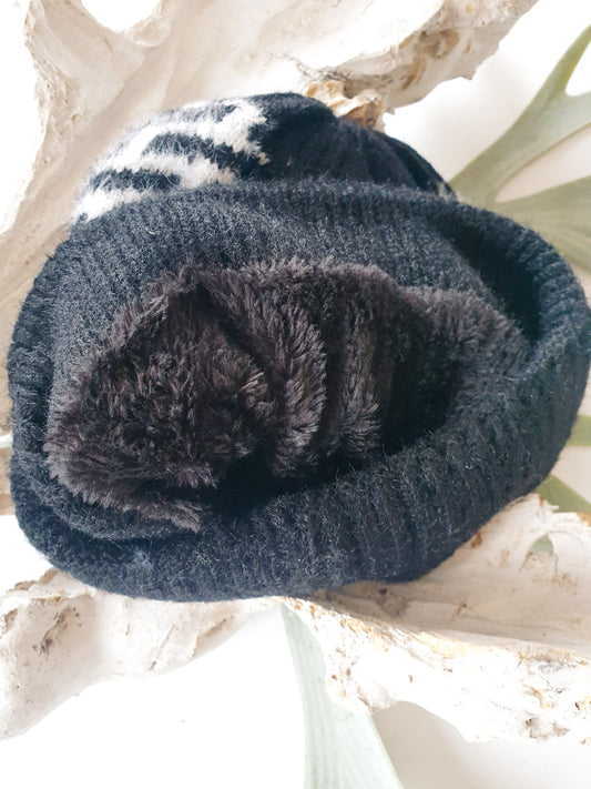 strickmuetze-kappe-beanie-schwarz weiß