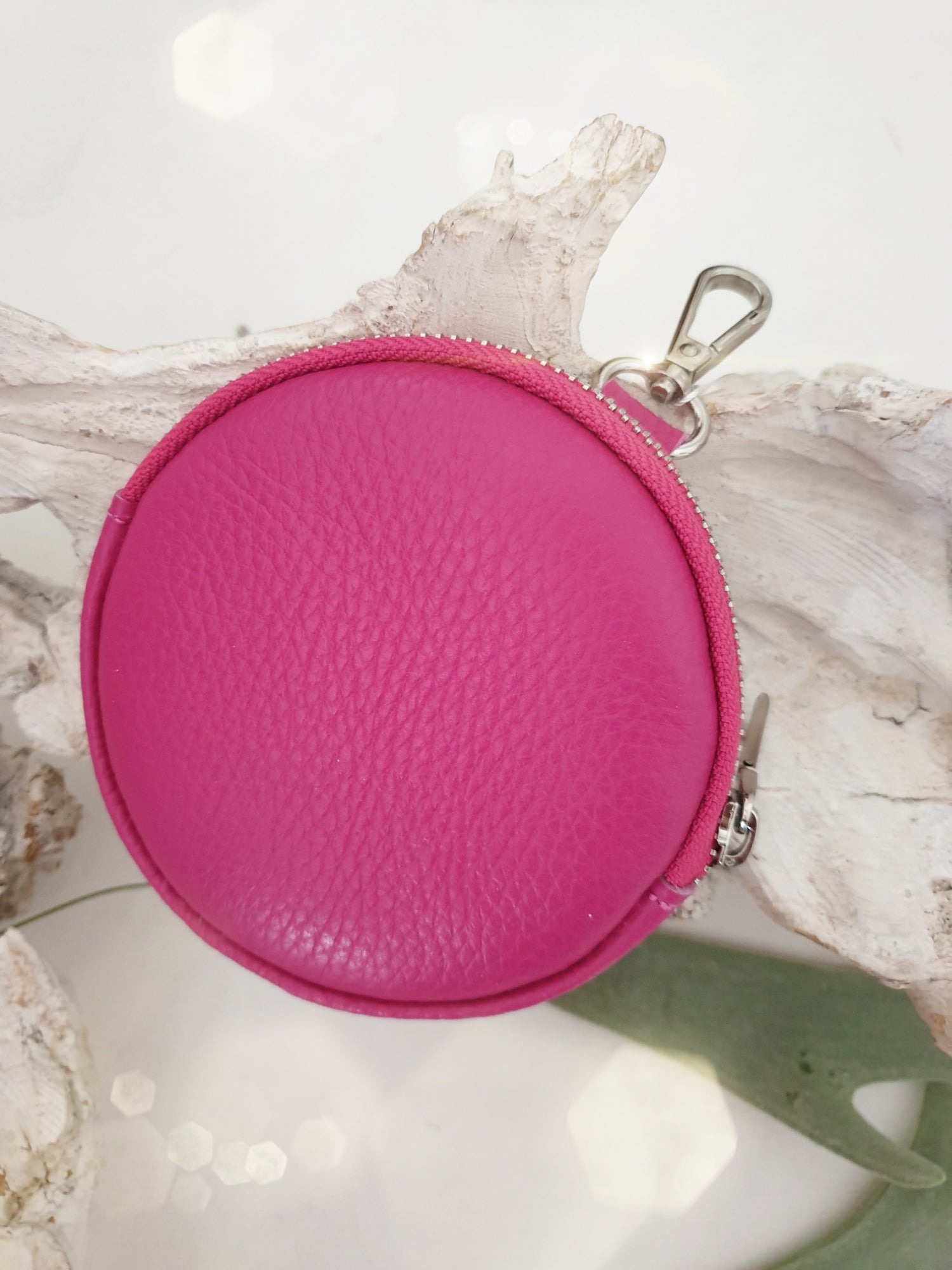 Taschenanhänger Schlüsselanhänger aus Leder mit Reißverschluss in Pink 