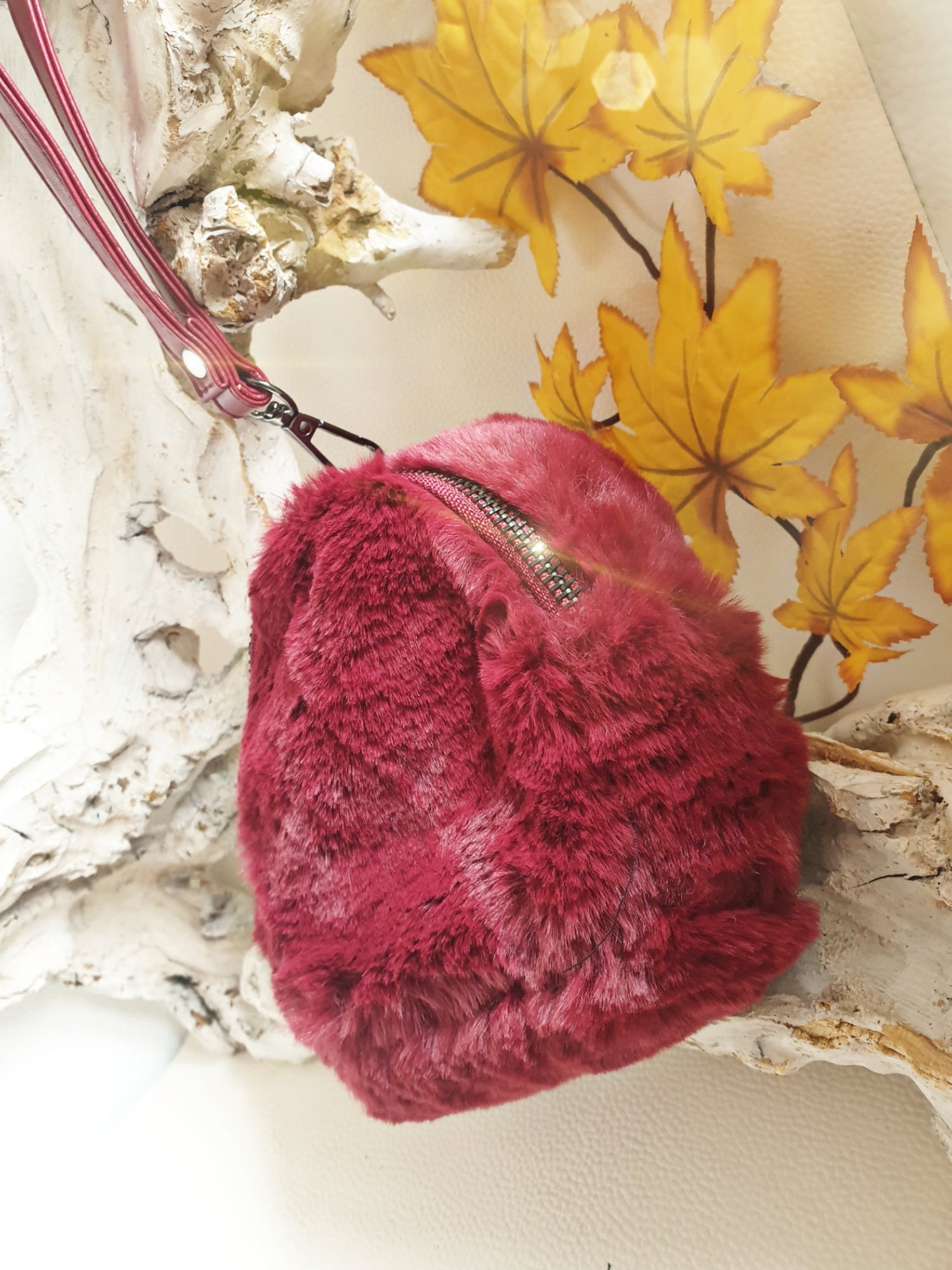Mini bag taschenanhänger oder Schlüsselanhänger aus Kunstfell in Rot