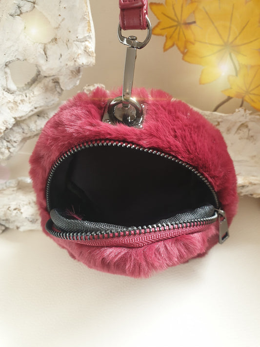 Mini bag taschenanhänger oder Schlüsselanhänger aus Kunstfell in Rot