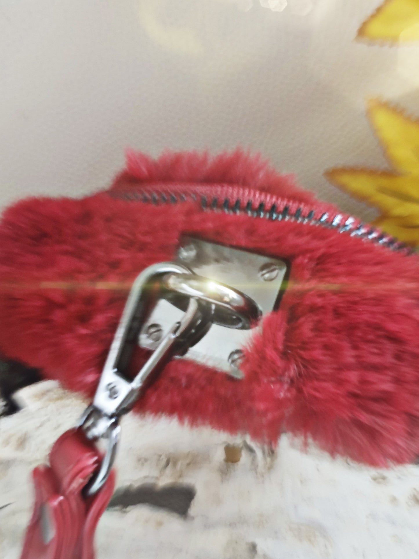 Mini bag taschenanhänger oder Schlüsselanhänger aus Kunstfell in Rot