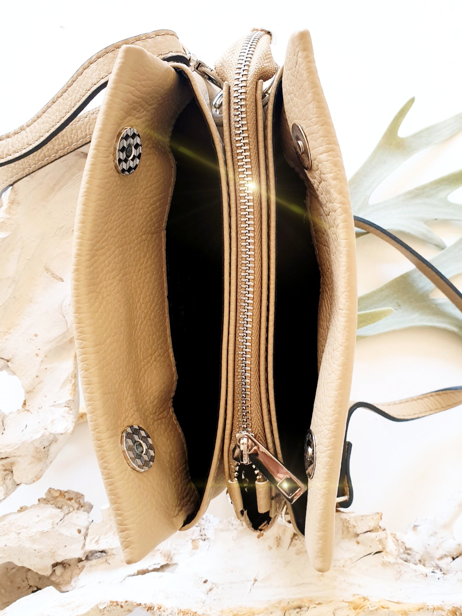 umhaengetasche-leder-taupe-beige-1