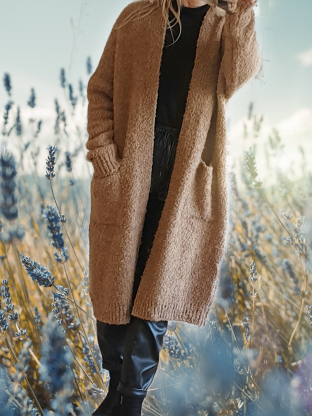 Lange Strickweste Strickmantel aus Boucégarn in Camel