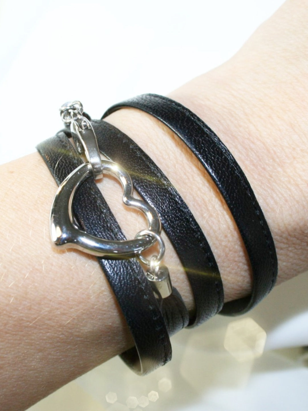 Wickelarmband aus schwarzem Leder mit Edelstahl Herz