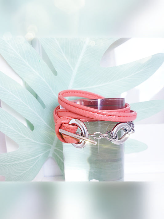 Wickelarmband aus Leder in Koralle mit Knebelverschluss