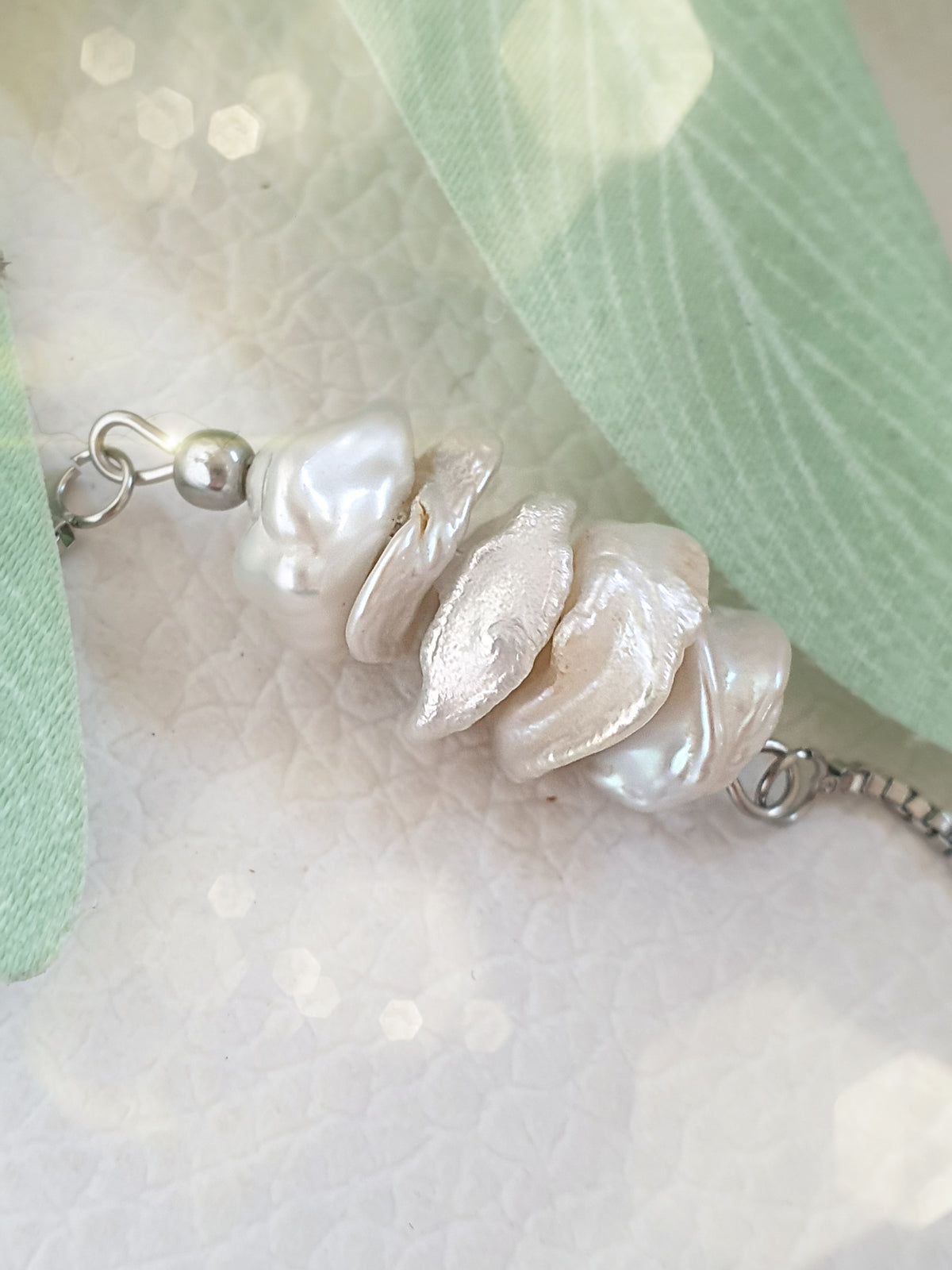 Perlenarmband Edelstahl Barockperlen Creme Weiß detail